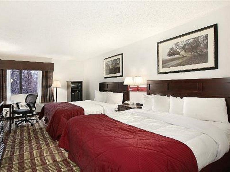 Hotel Baymont By Wyndham Boston Heights/Hudson Extérieur photo