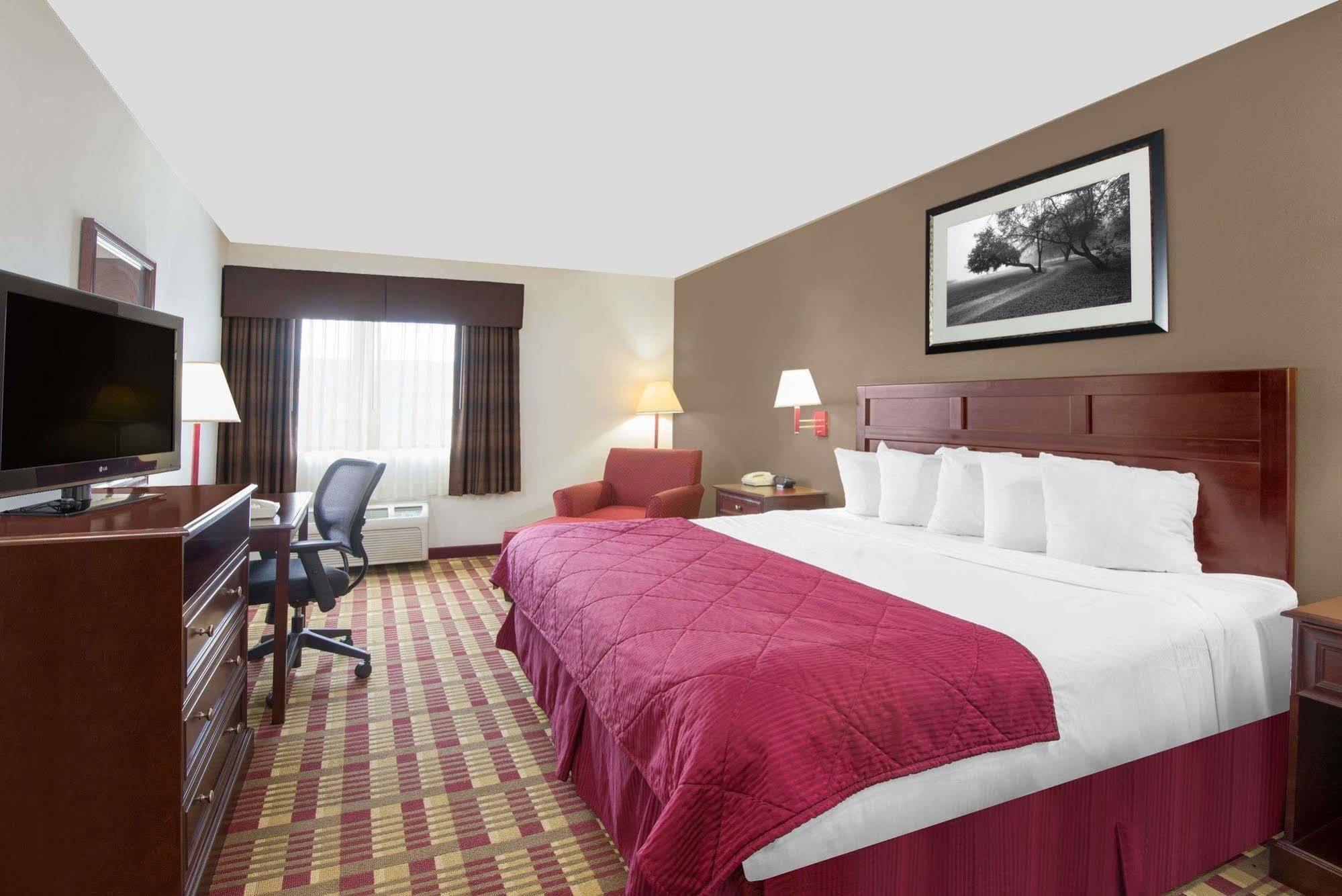 Hotel Baymont By Wyndham Boston Heights/Hudson Extérieur photo