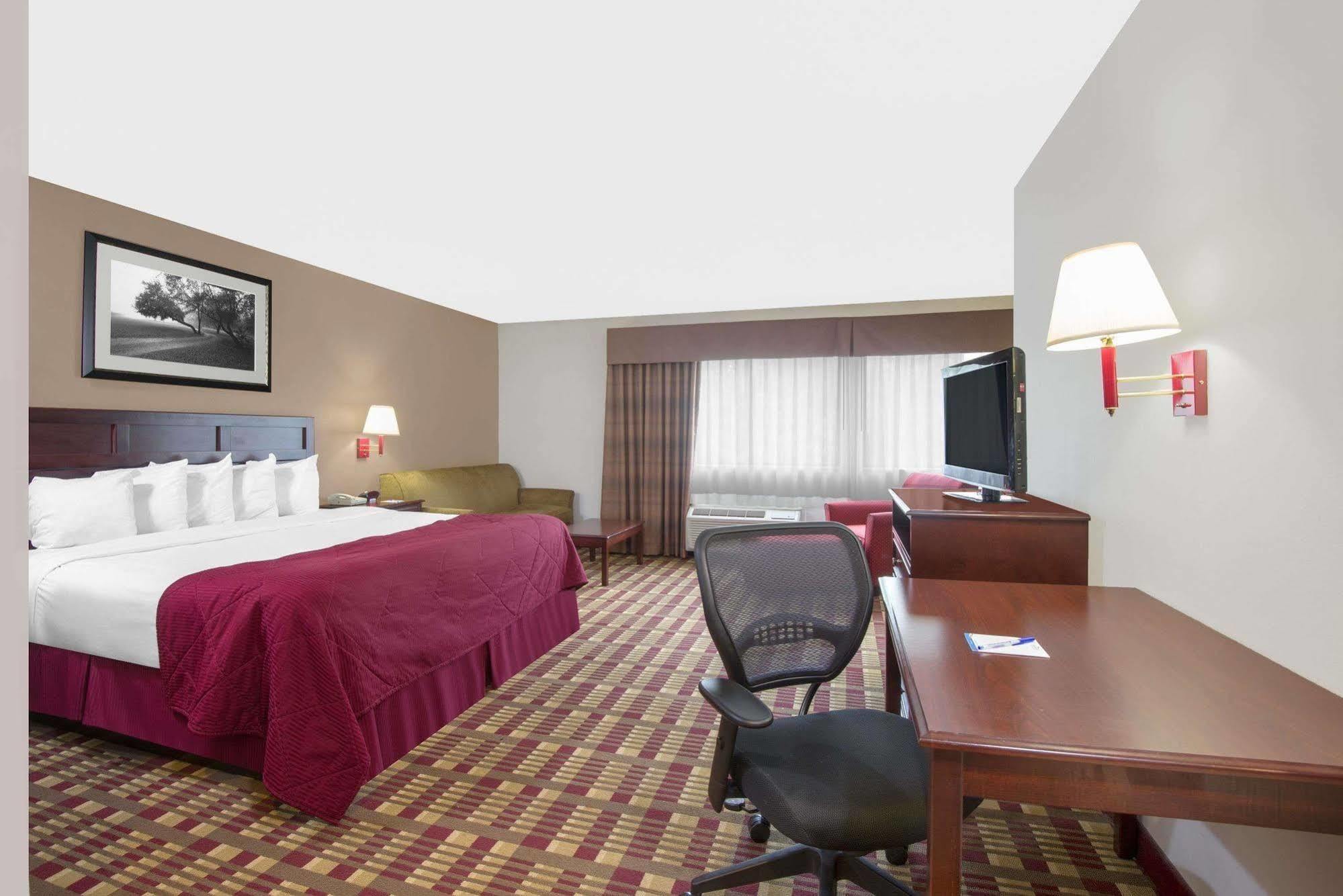 Hotel Baymont By Wyndham Boston Heights/Hudson Extérieur photo
