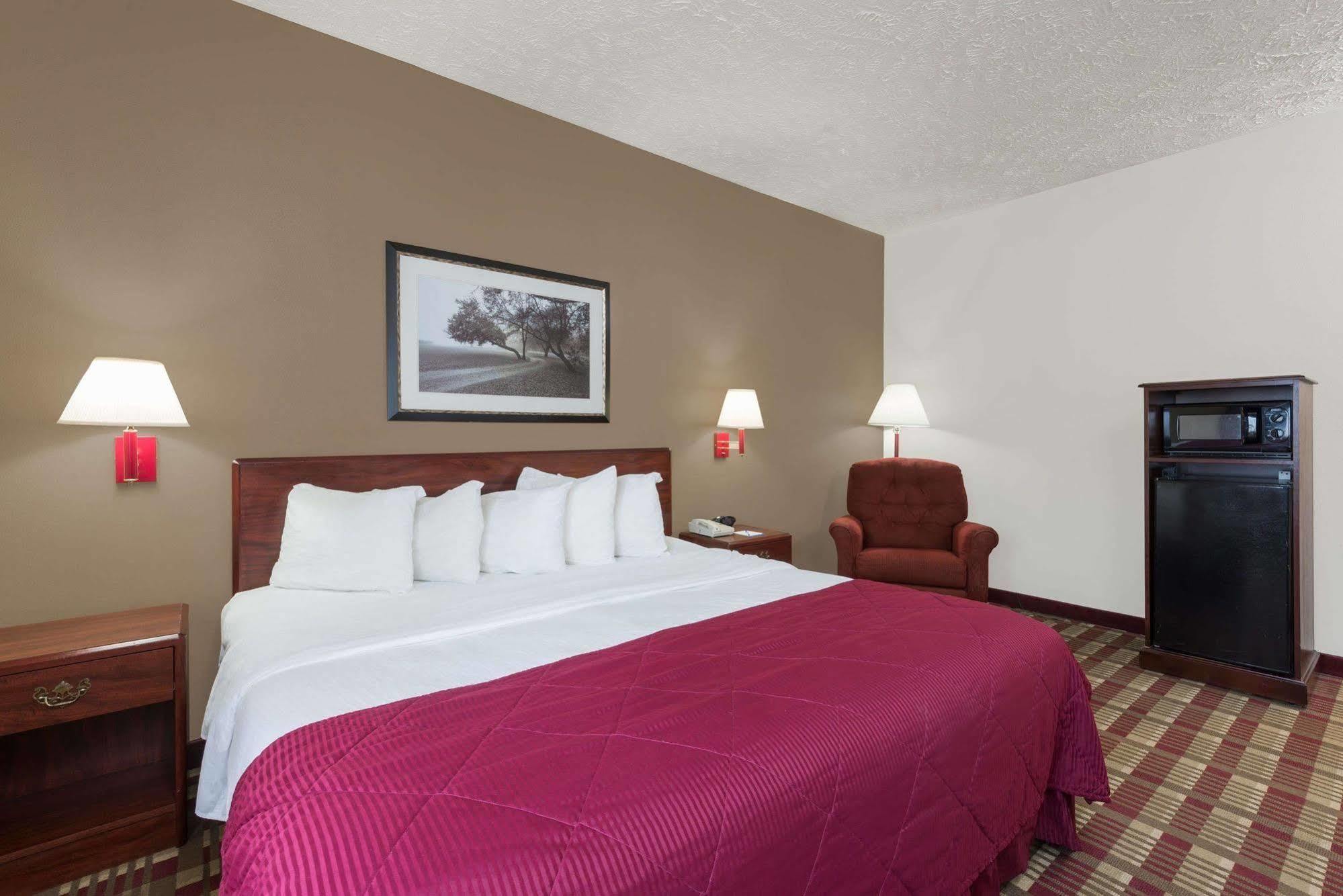 Hotel Baymont By Wyndham Boston Heights/Hudson Extérieur photo