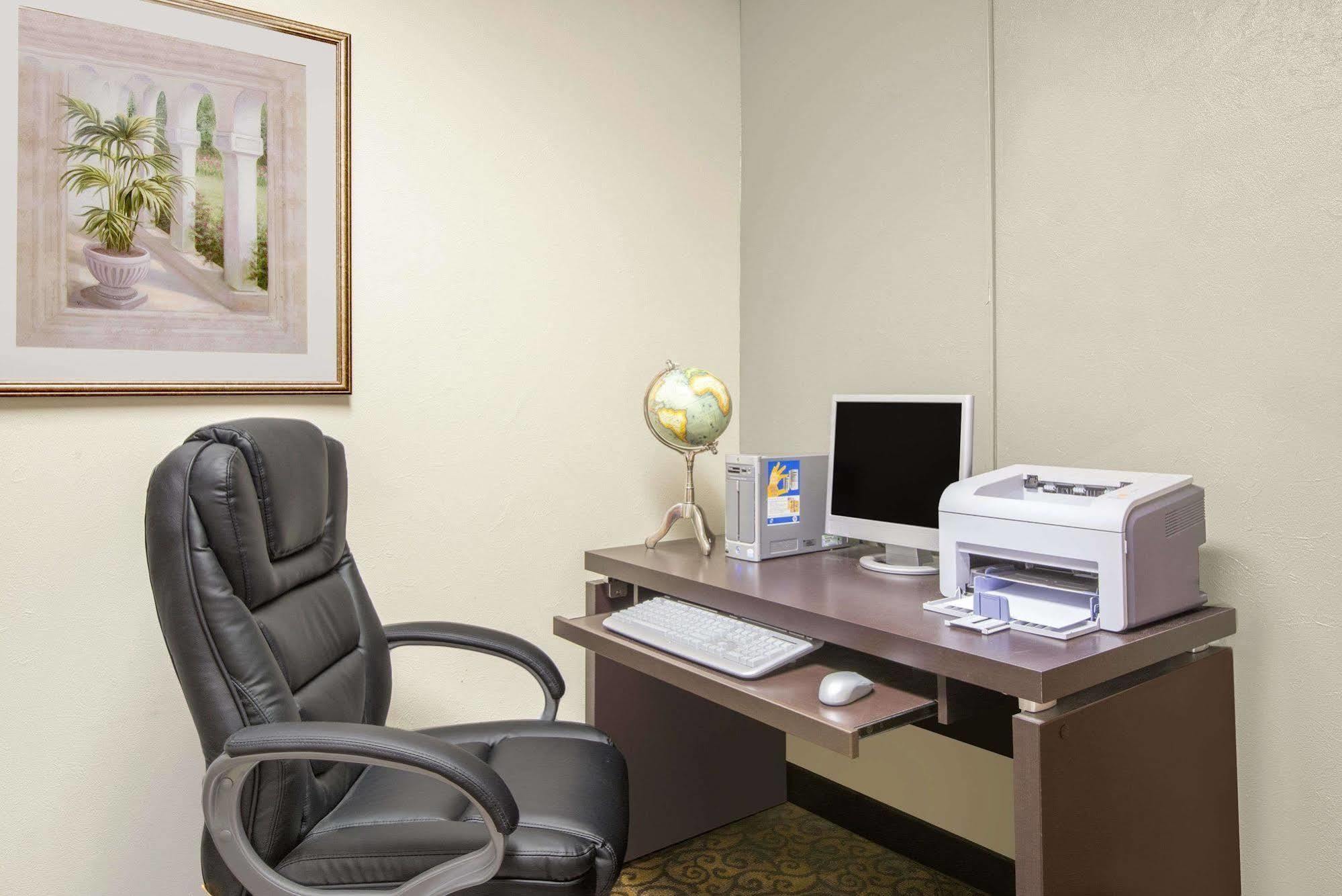 Hotel Baymont By Wyndham Boston Heights/Hudson Extérieur photo